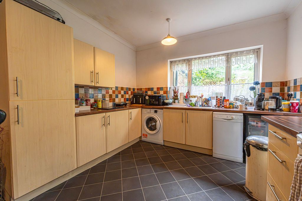 Property photo 2 of 34