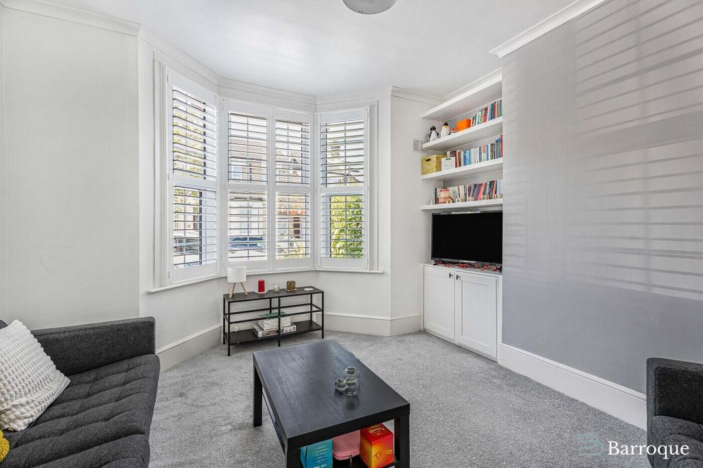 Property photo 1 of 19 Living Room