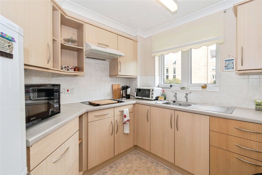Property photo 3 of 11 Kitchen