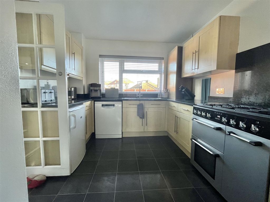 Property photo 3 of 26 Kitchen