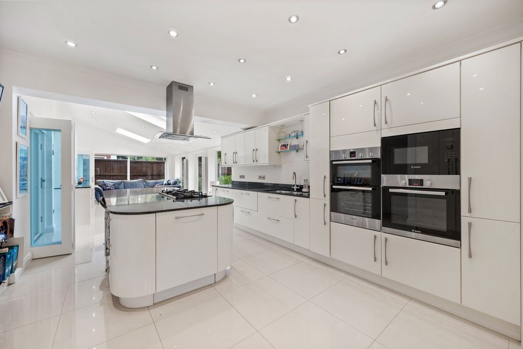 Property photo 2 of 18