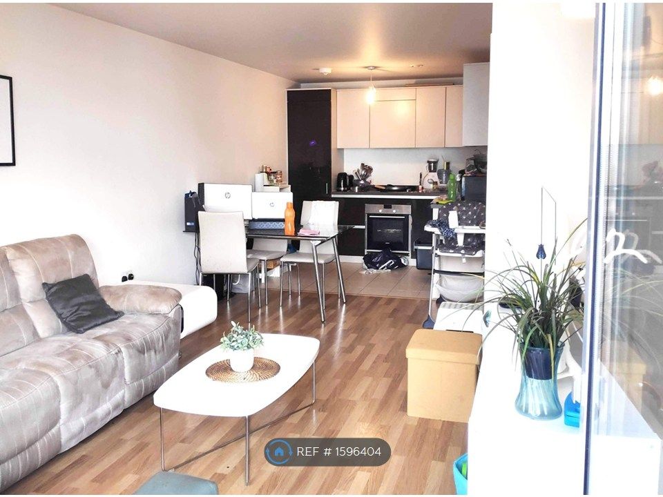 Property photo 1 of 17 Wembley, Quadrant Court - 2 Bed Flat