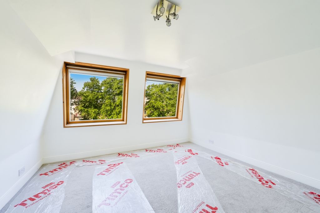 Property photo 3 of 9 Rosendale Road, 1...