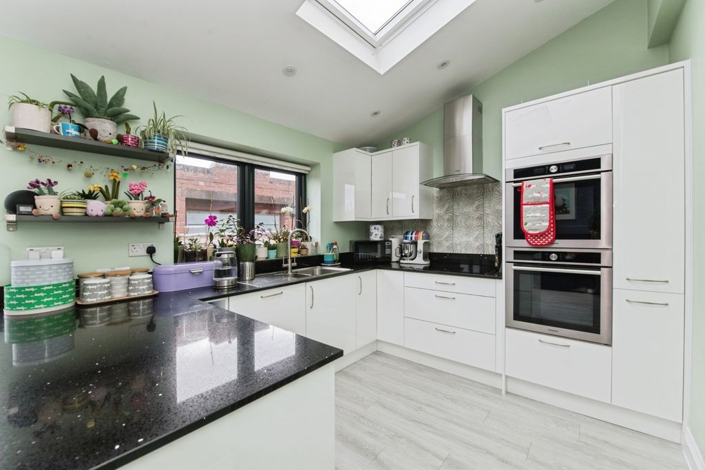 Property photo 3 of 12 Pbox-Img.Jpg