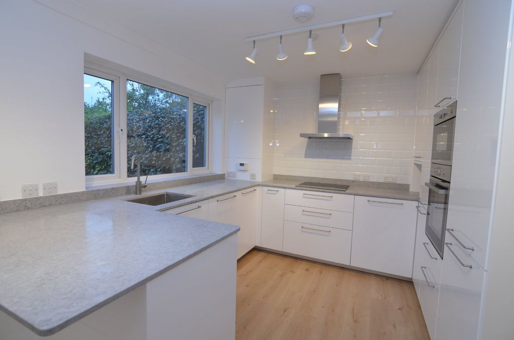 Property photo 3 of 25