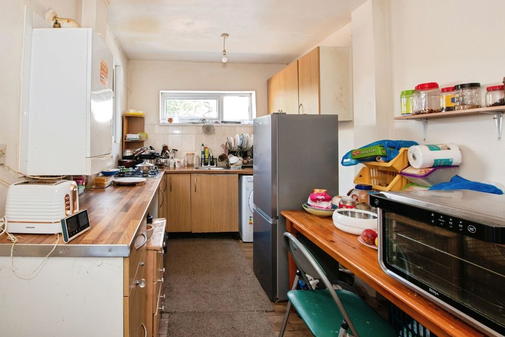 Property photo 2 of 17 Photo