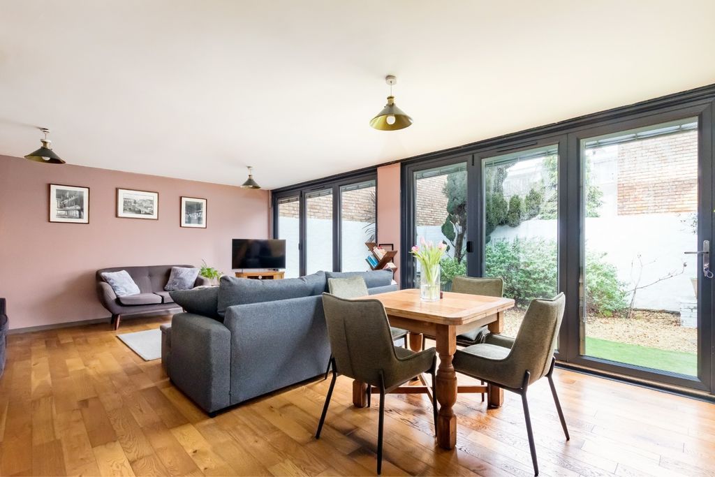 Property photo 2 of 14 Sitting Room