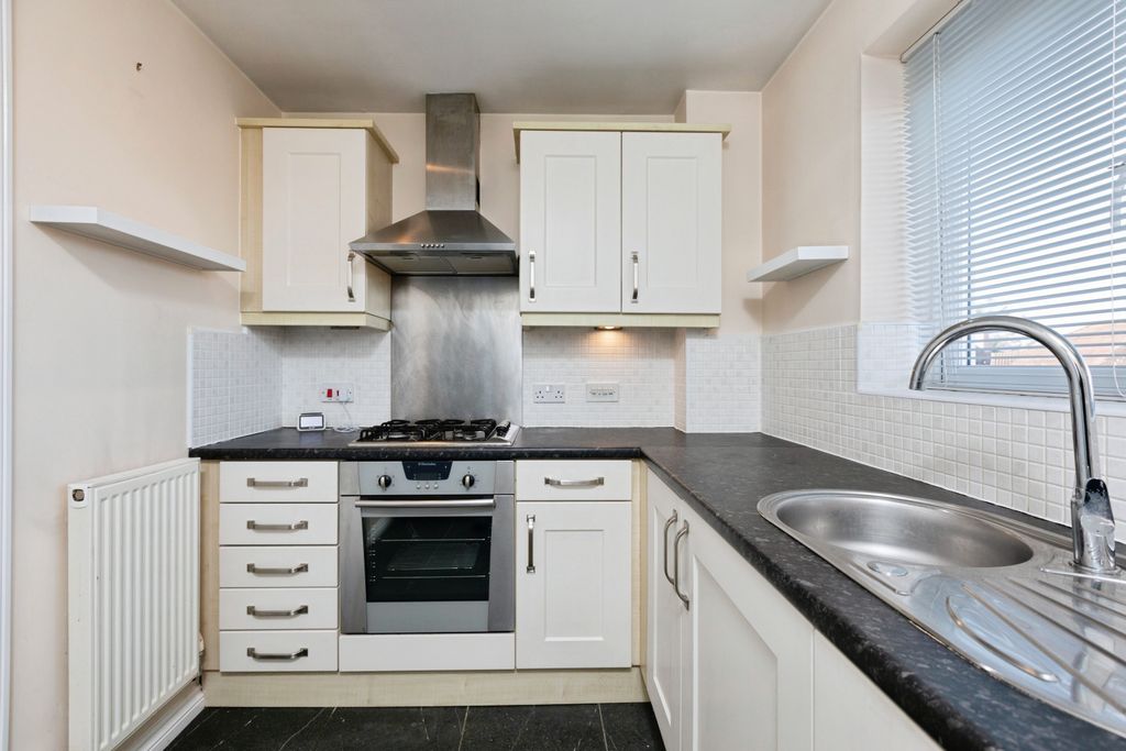 Property photo 2 of 15 Apartment Kitchen