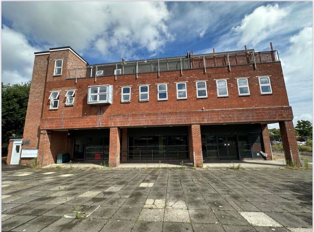 Property photo 1 of 5 Prime Retail &amp; Commercial Space To Let Â€“ Ex-Co-Op Site, Plough Road, Yateley