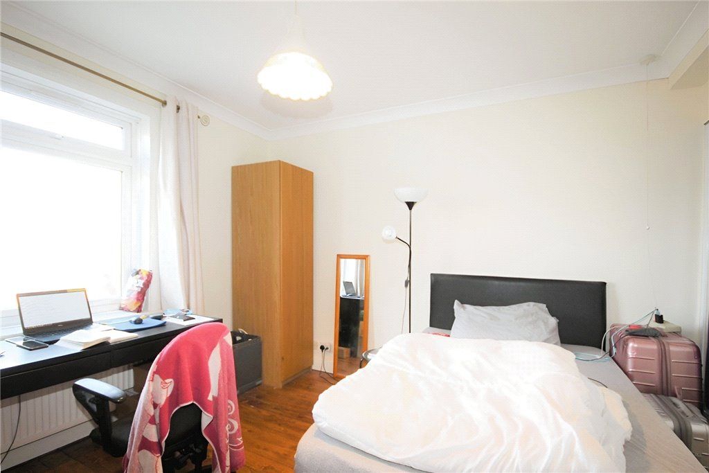 Property photo 2 of 6 Bedroom