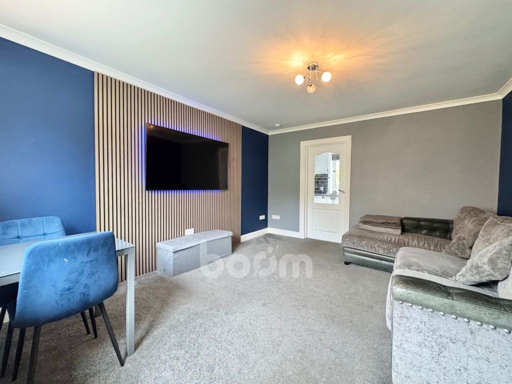 Property photo 2 of 21 Reid Avenue, Dalry Lounge Shot