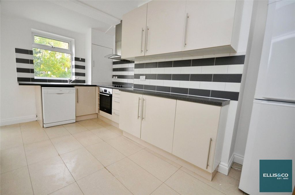 Property photo 2 of 12 Picture No. 19