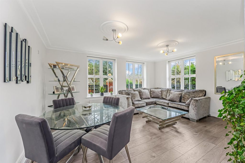 Property photo 2 of 17 3 Bradfield House-7.Jpg