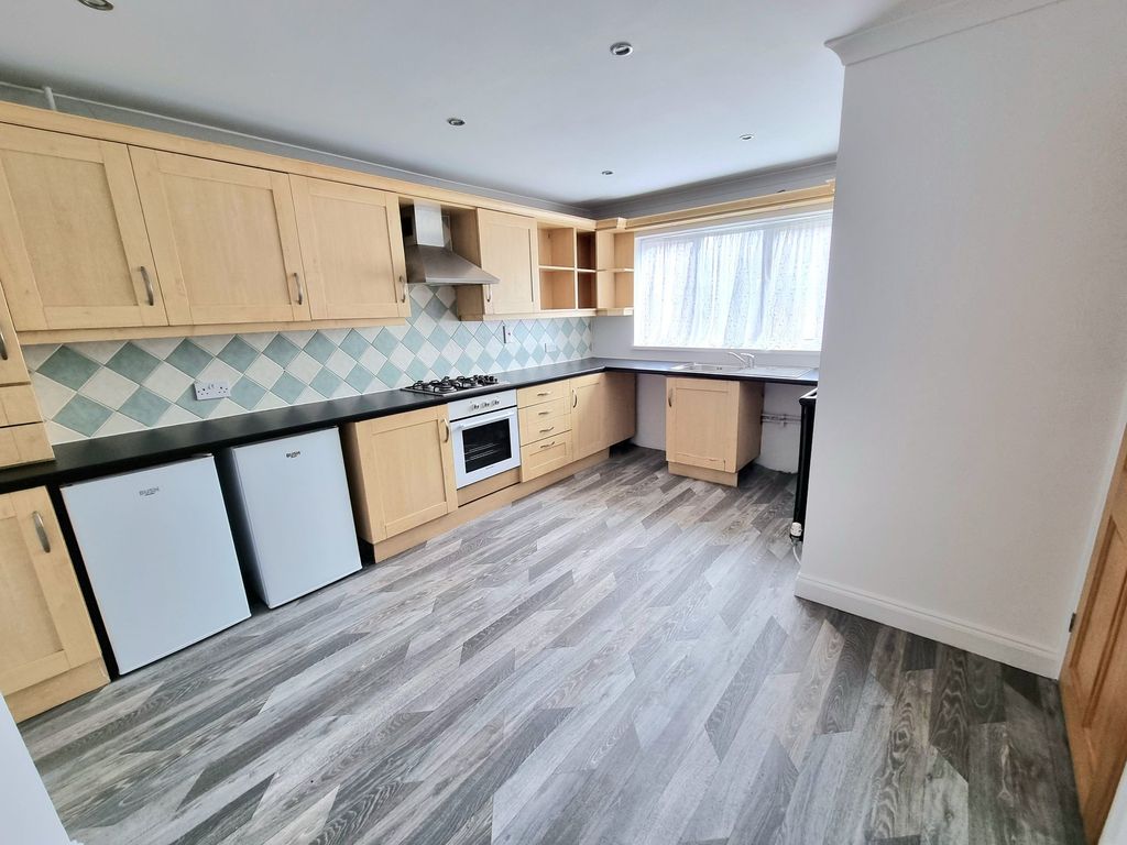 Property photo 3 of 25 Kitchen/Diner