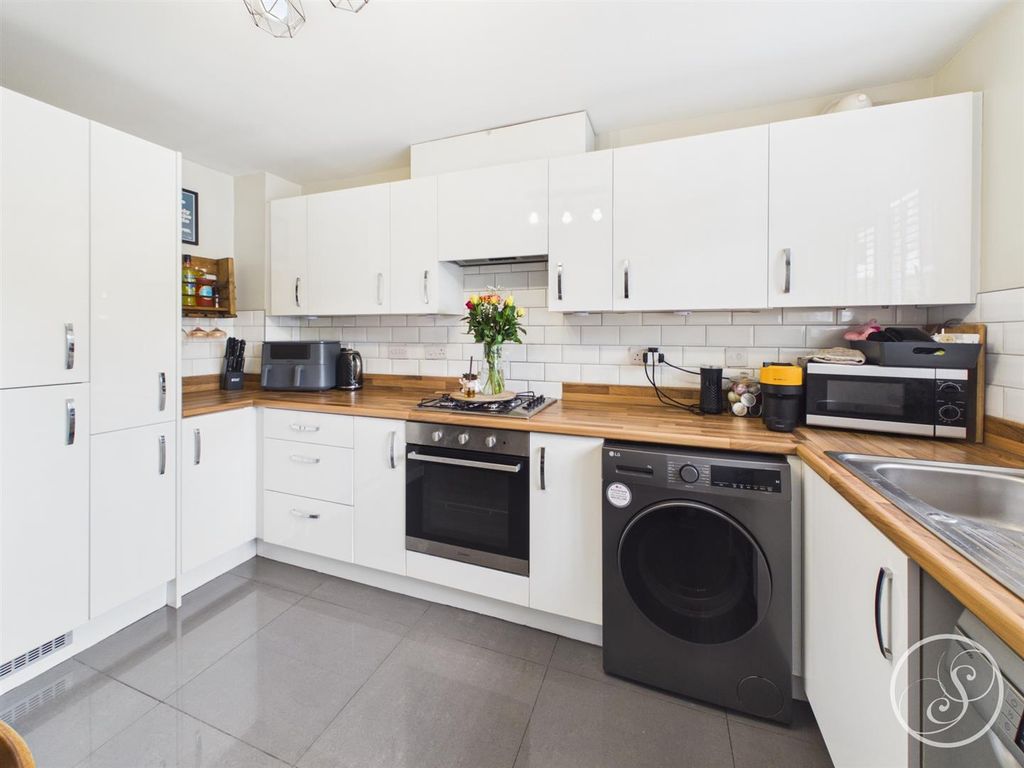 Property photo 3 of 12 Kitchen/Diner