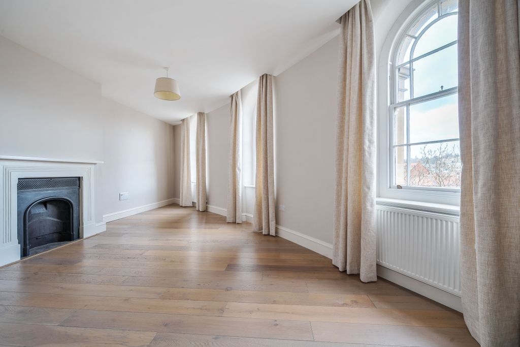 Property photo 3 of 15 Sitting Room