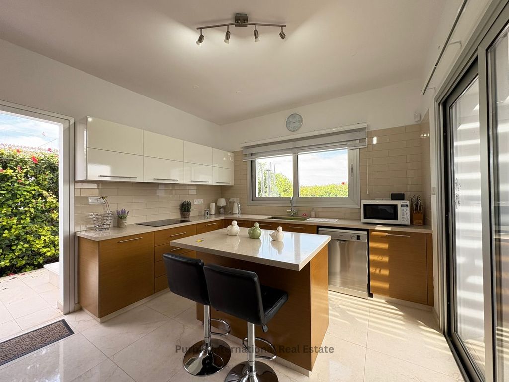 Property photo 3 of 41