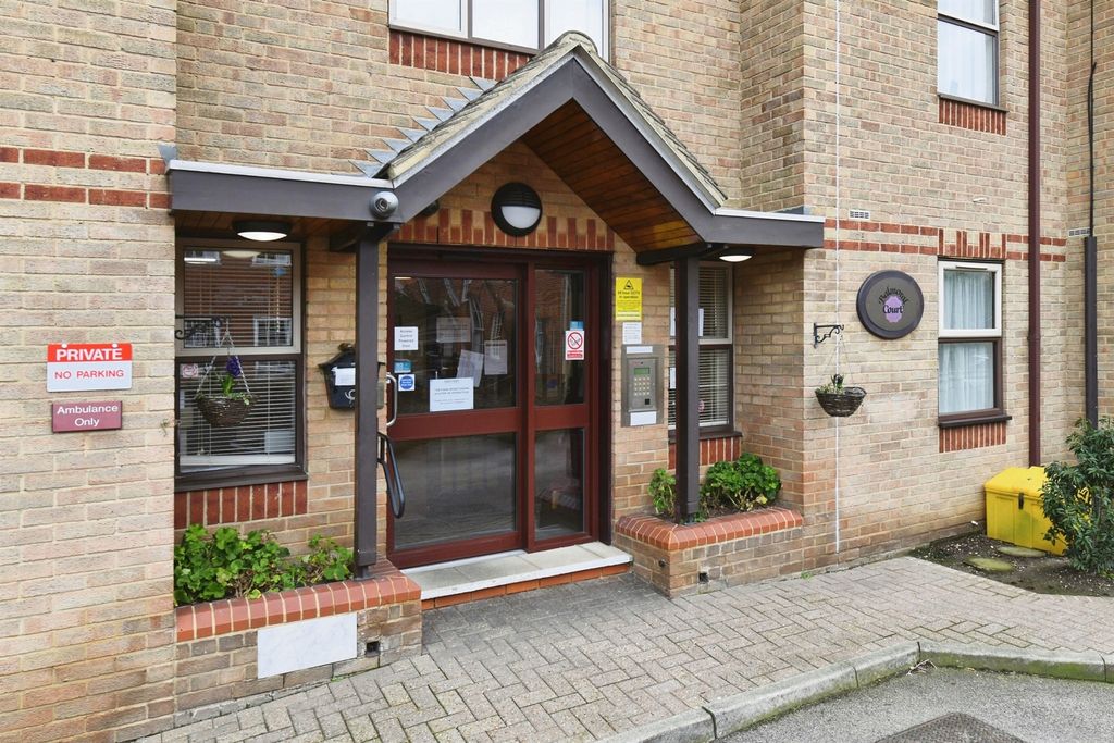 Property photo 3 of 12