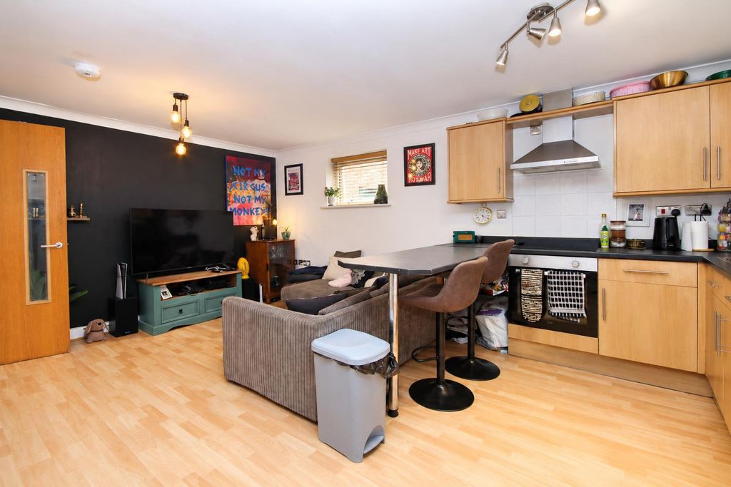 Property photo 2 of 12 Cb5B55B8-A452-48E7-862d-ce542139A445.Png