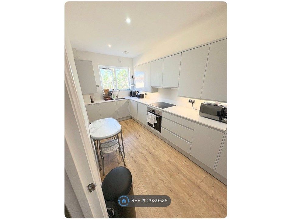 Property photo 1 of 6 Kitchen