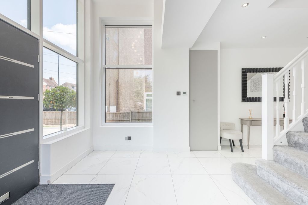 Property photo 3 of 52