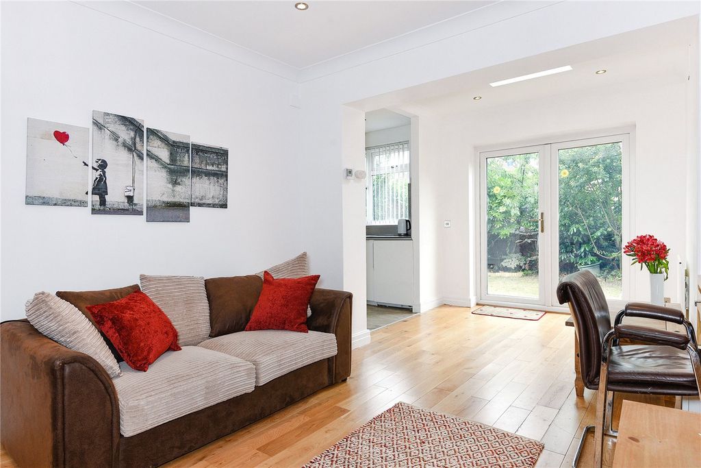 Property photo 2 of 11 Picture No. 14