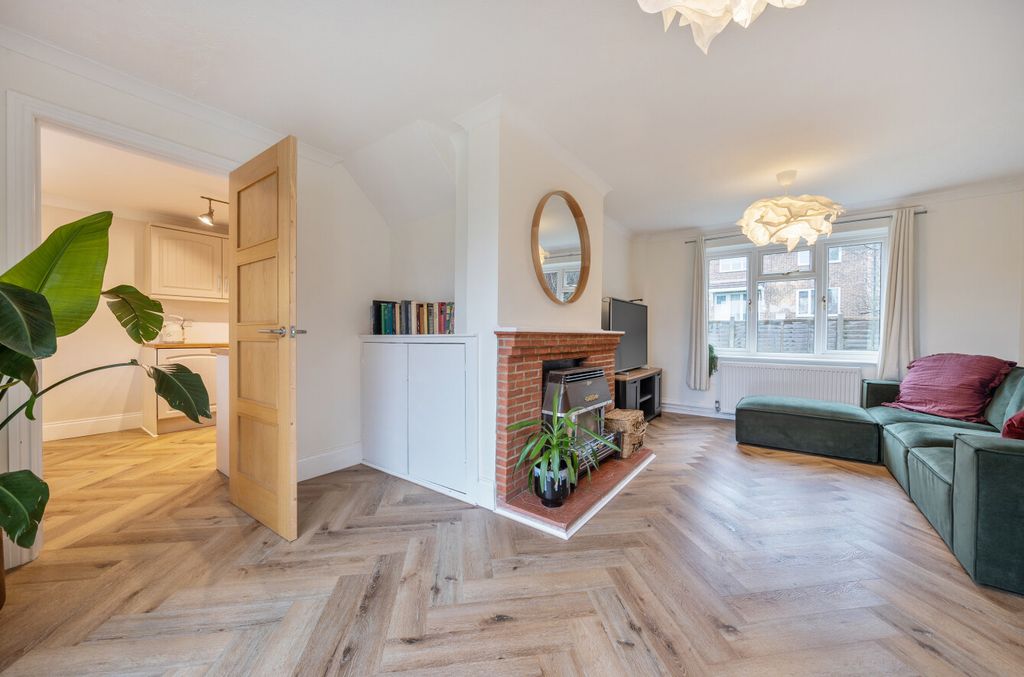 Property photo 3 of 11 1408898-3-6981d09...