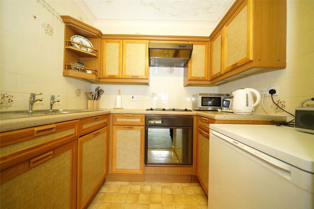Property photo 3 of 9 Kitchen