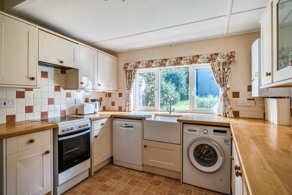 Property photo 3 of 22 Kitchen