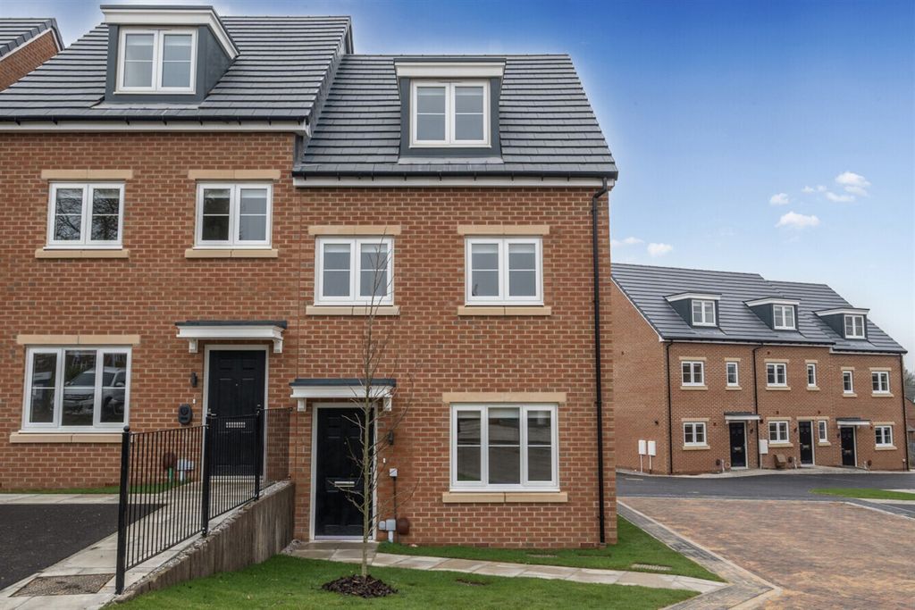 Property photo 1 of 9 Exterior