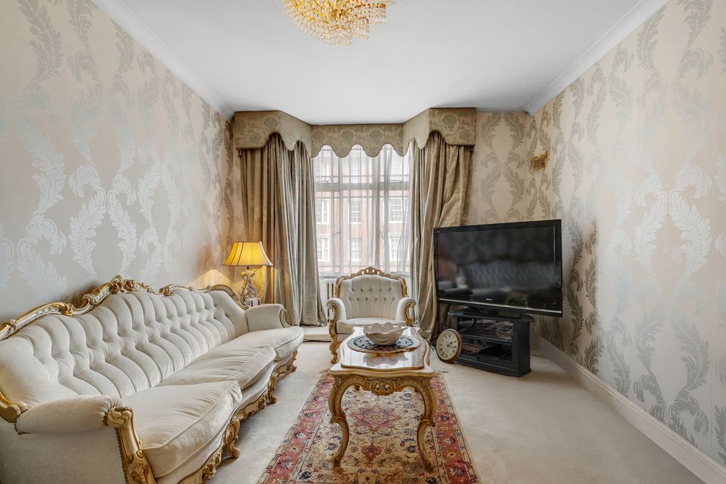 Property photo 3 of 17 Photo 7