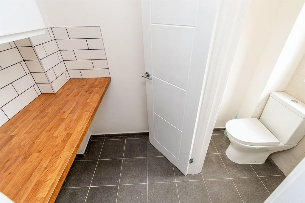 Property photo 3 of 11 Utility Room