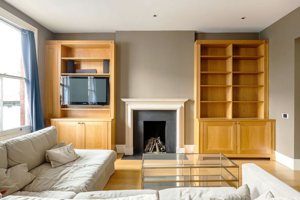 Property photo 2 of 16 24 Cheniston Gardens-3833.Jpg