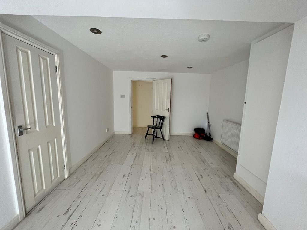 Property photo 3 of 11 Gallery