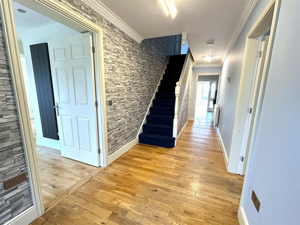 Property photo 2 of 29 Hallway