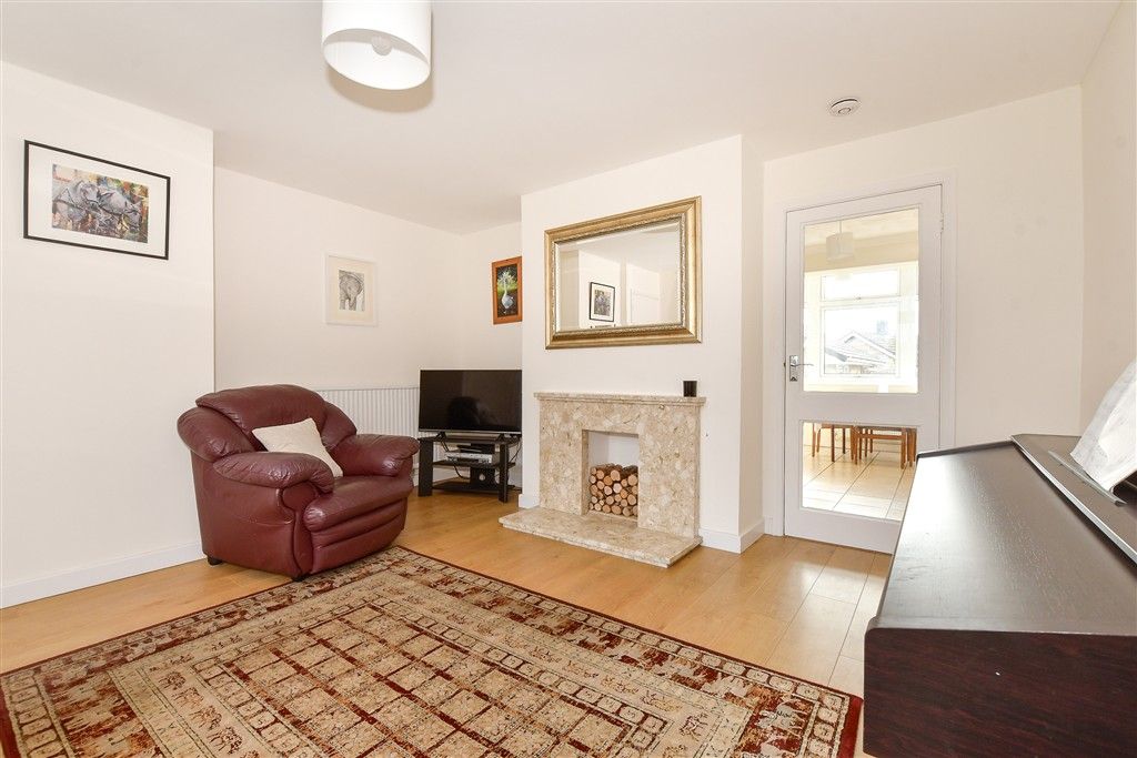 Property photo 3 of 12 Lounge
