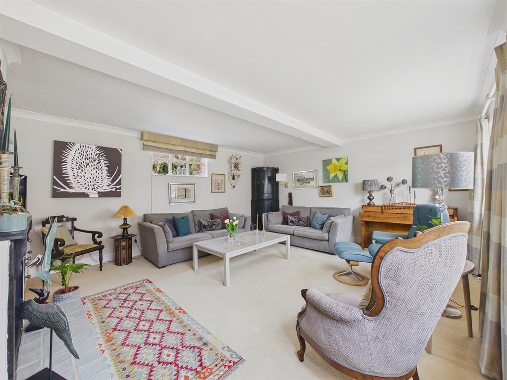 Property photo 3 of 25 Cam03972G0-Pr0299-Still013.Jpg