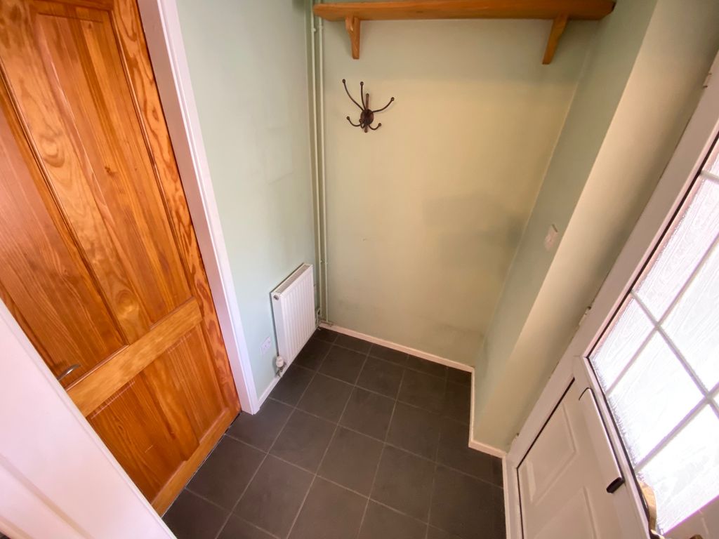 Property photo 3 of 8 Enterance Halway