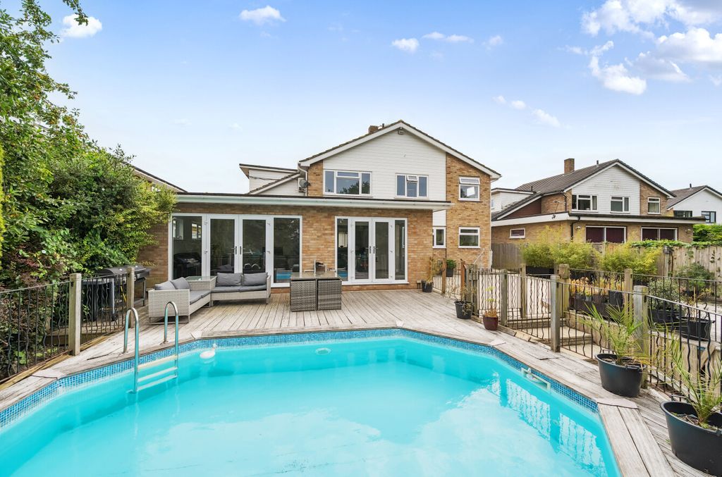 Property photo 2 of 26 1334895-8-6894Abc...