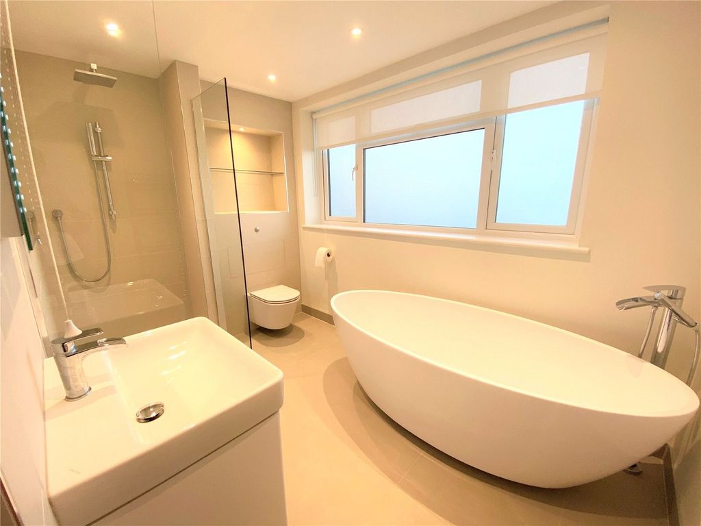 Property photo 3 of 5 Shakebath
