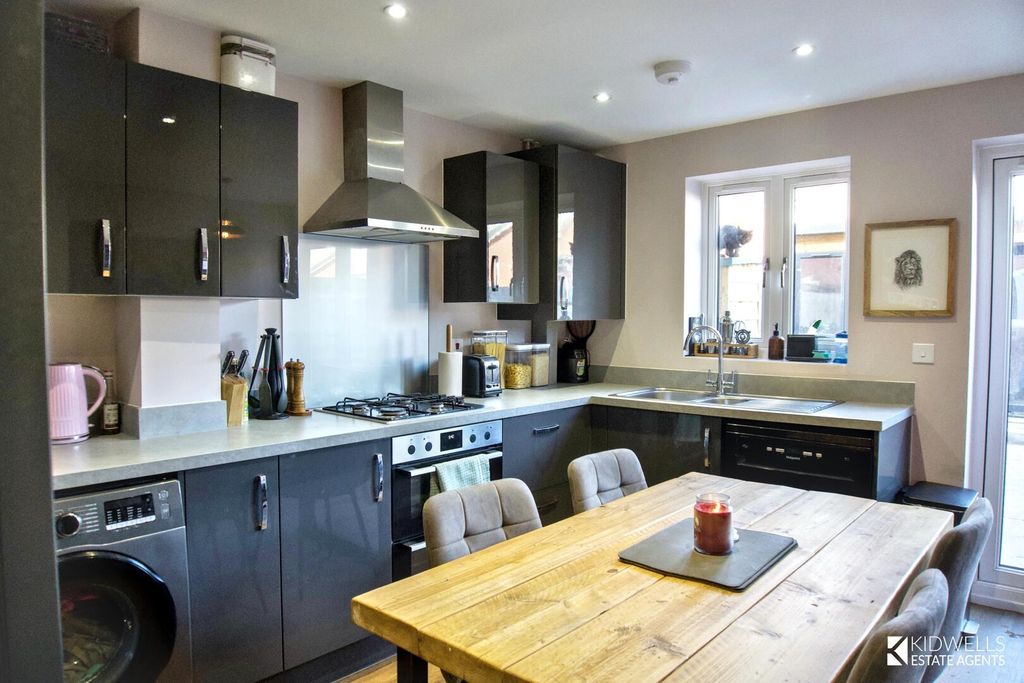 Property photo 2 of 16 Kitchen