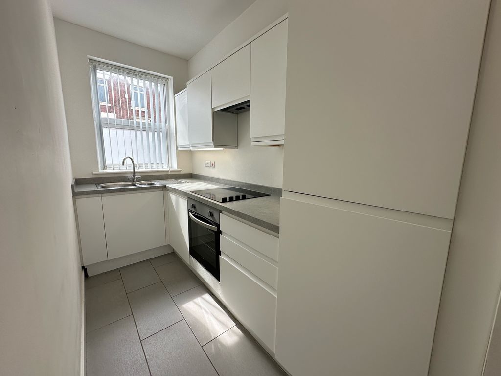 Property photo 3 of 9 Kitchen