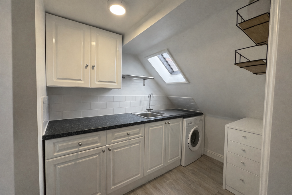 Property photo 3 of 8 Kitchen..