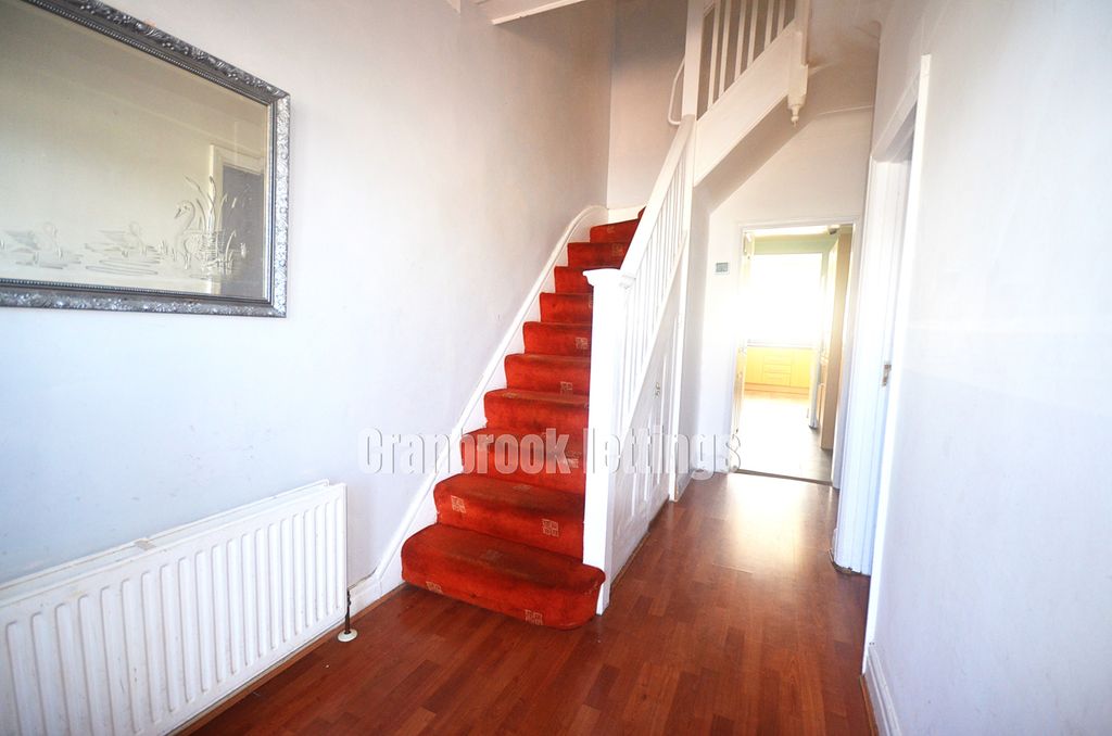 Property photo 1 of 17 Terraced House To Rent Eastern Avenue, Ilford Ig2