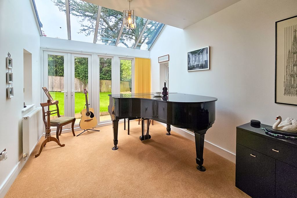 Property photo 3 of 31