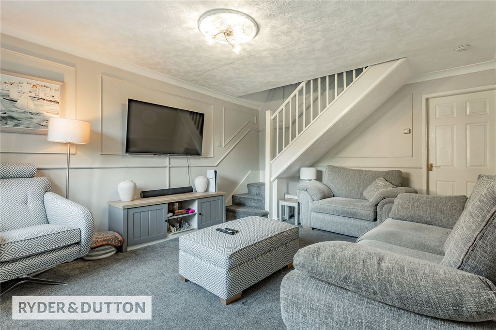 Property photo 2 of 17 Lounge