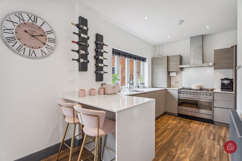 Property photo 3 of 21 Kitchen/Breakfast Bar