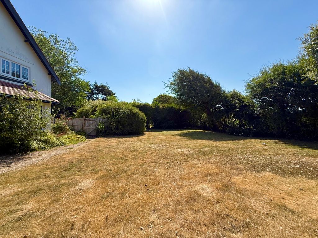 Property photo 3 of 25 Pond Cottage Garden 1