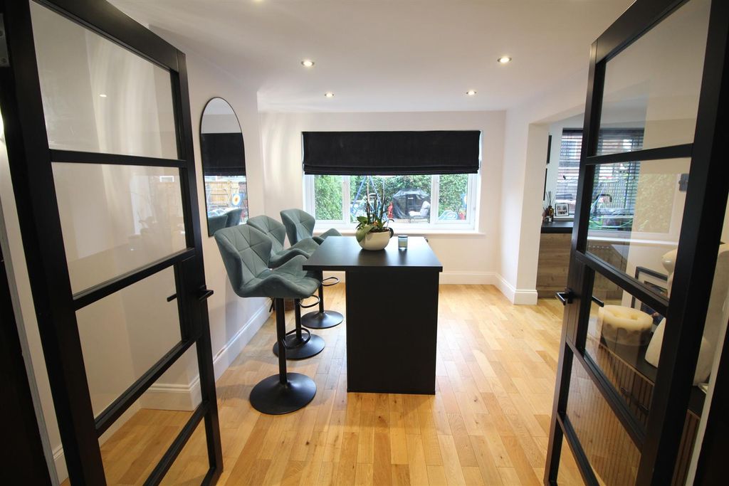 Property photo 3 of 19 Dining Area