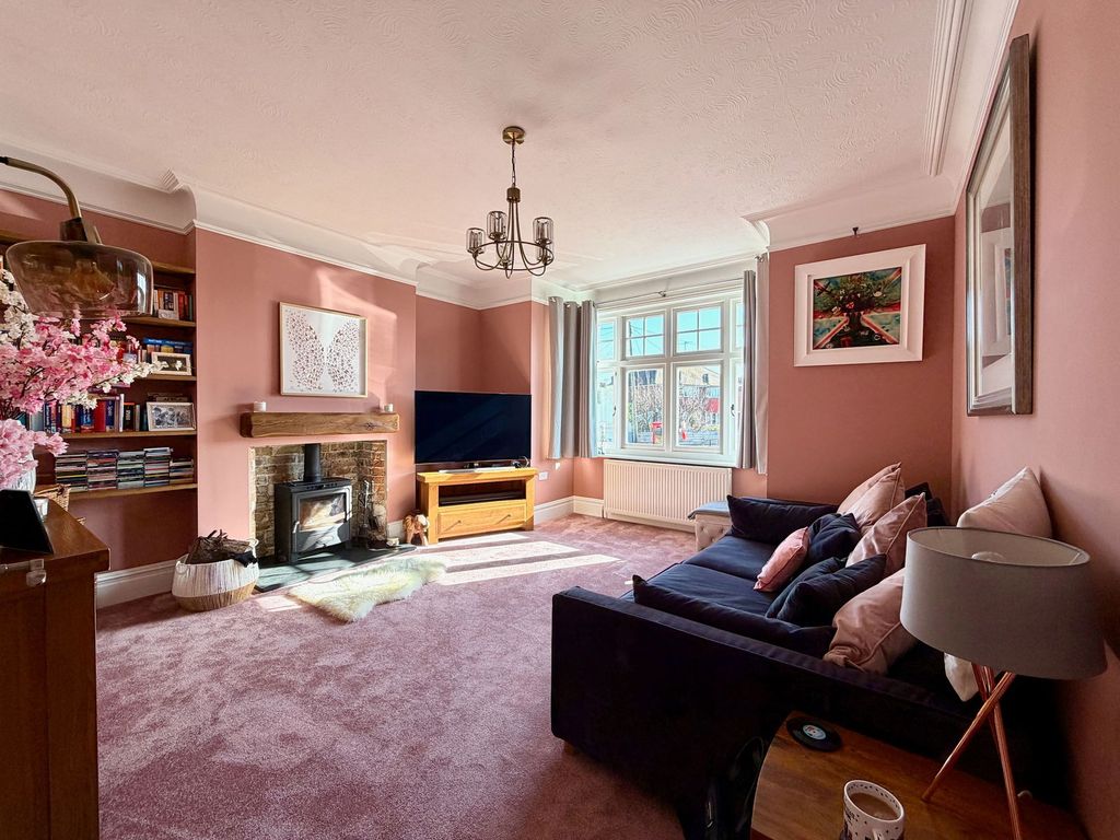 Property photo 2 of 27